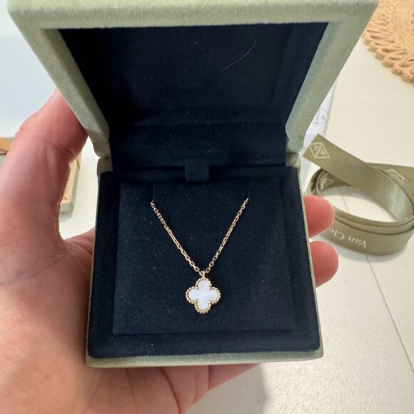 Van Cleef & Arpels Sweet Alhambra Mother of Pearl Pendant Necklace - Picture 7 of 10